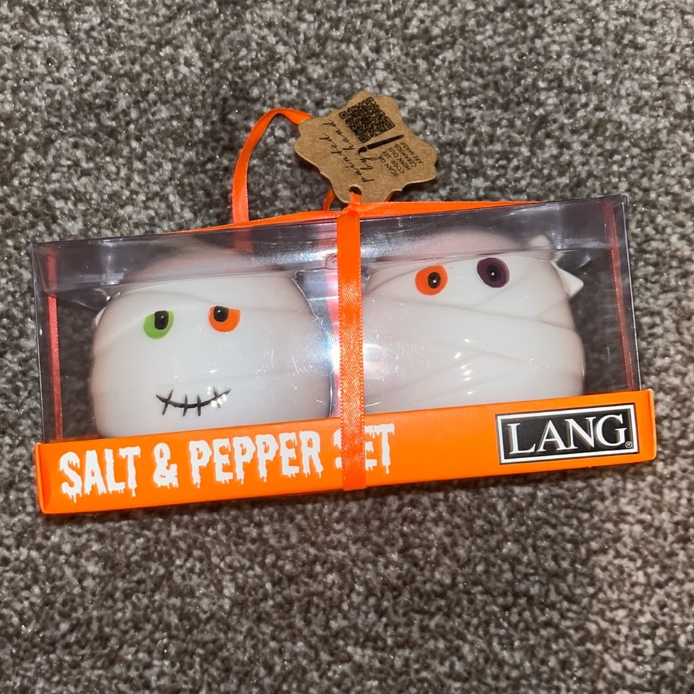 Halloween Lang mummy salt and pepper shakers